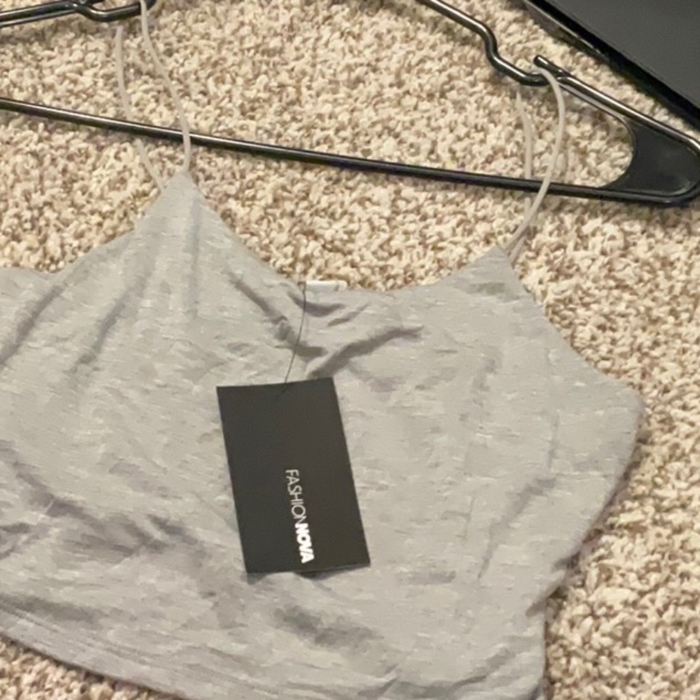 gray tank top